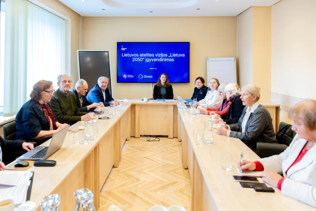 Ekspertai aptaria vizijos „Lietuva 2050“ įgyvendinimą posėdyje.