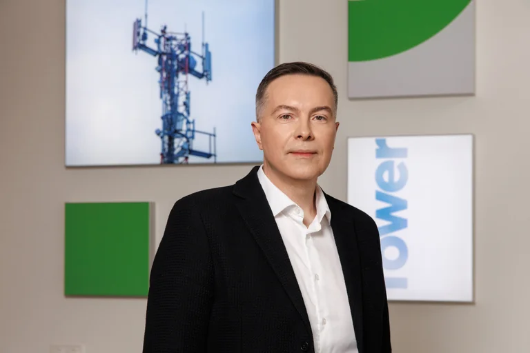 Nidoje telefonas gali prijungti prie brangaus tinklo