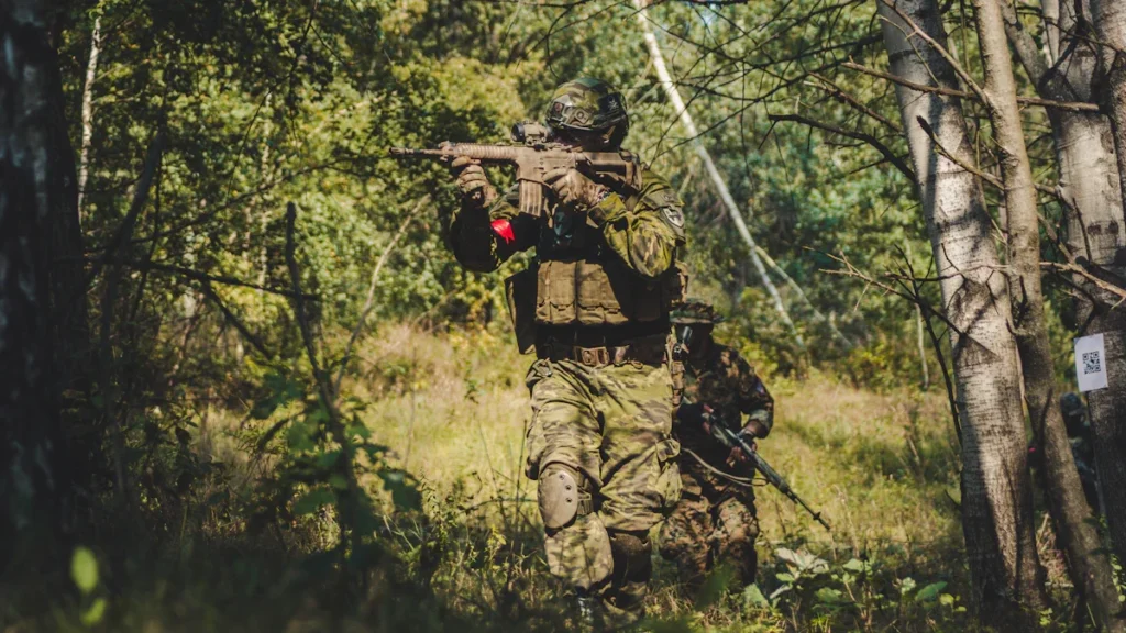 Pakruojo miškuose aidės šūviai: kariai treniruosis ginti kraštą