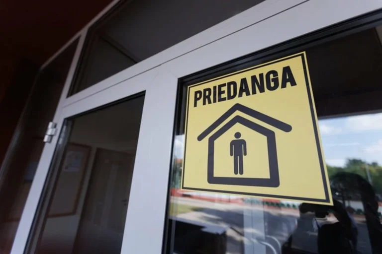 Palangos mokyklose – griežtos taisyklės pavojaus metu: kodėl tėvams draudžiama skubėti pasiimti vaikų?