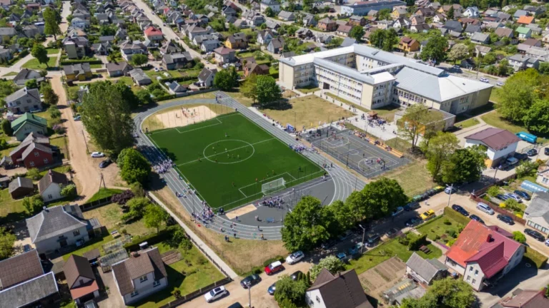 Tauragėje mokiniai grįžta į atnaujintą stadioną