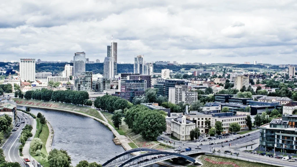 Modernus Vilniaus verslo centras ir Neries upės panorama