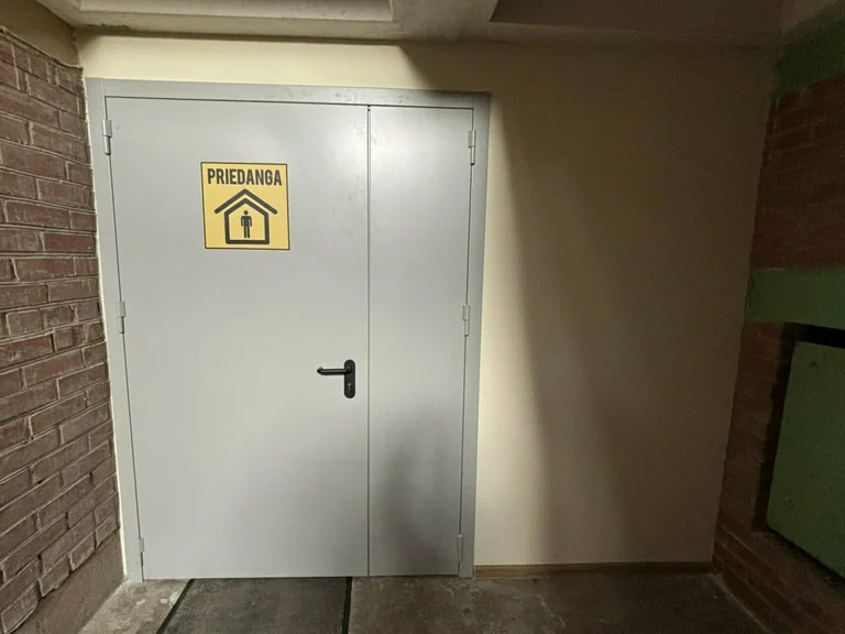 Šilutėje atnaujinama 10 priedangų gyventojams