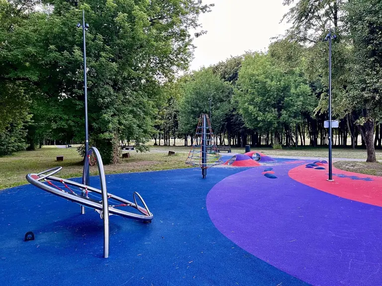Kodėl naujos žaidimų aikštelės sugriūva per dvejus metus?