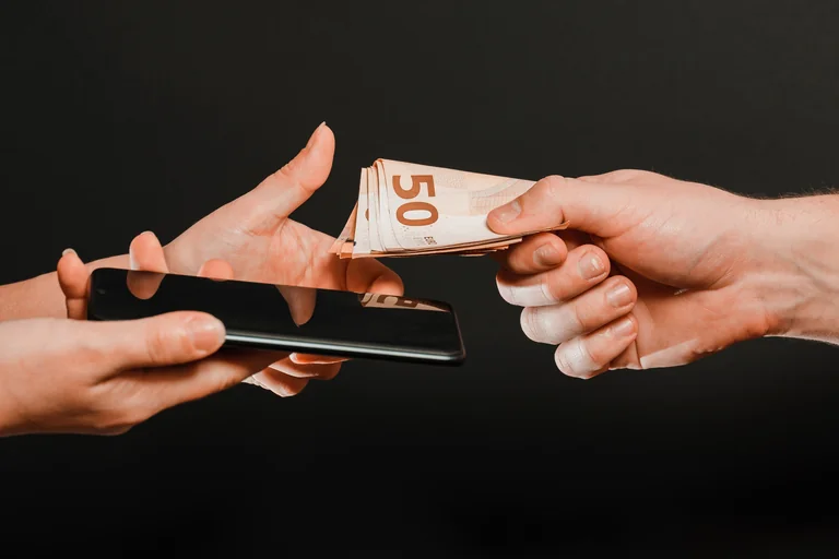 Parduodate telefoną? Štai kaip apsaugoti savo duomenis
