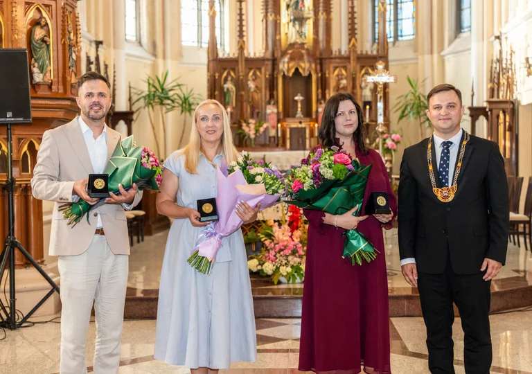 Šilalę penkioms dienoms suartino lėktuvai ir muzika