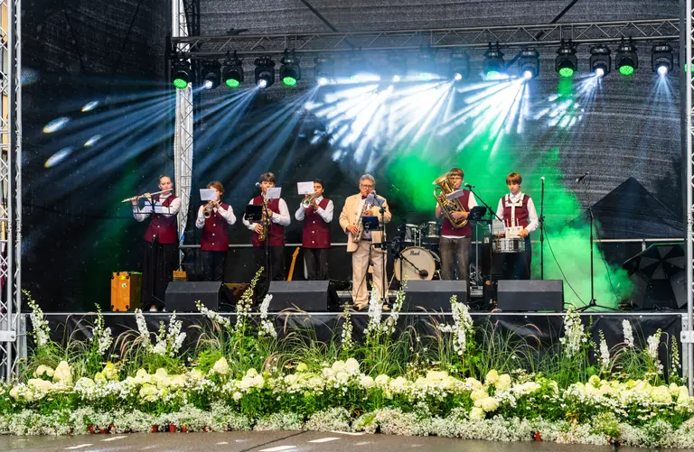 Šilalę penkioms dienoms suartino lėktuvai ir muzika
