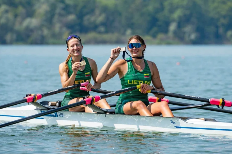 Trakų irkluotojoms Varezėje – du podiumo finišai