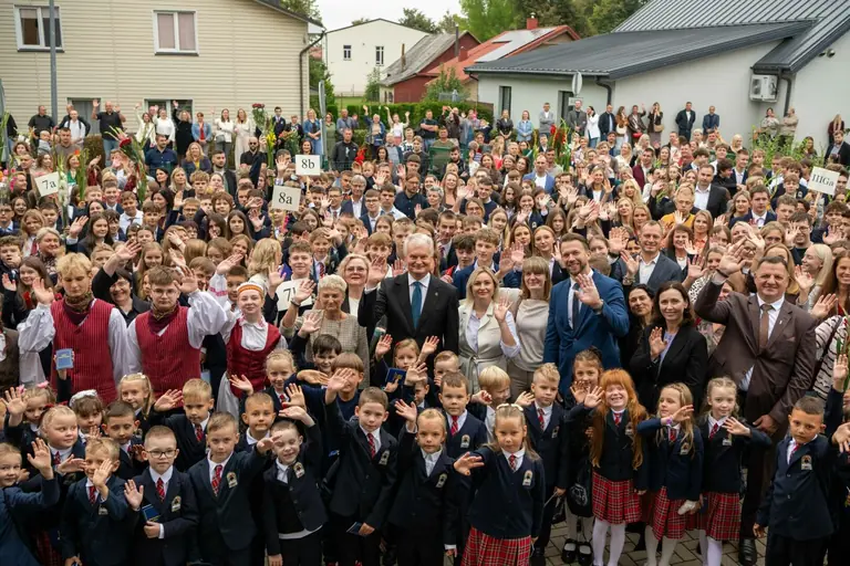 Maišiagaloje prezidentas ragino mokinius tikrinti atsakymus