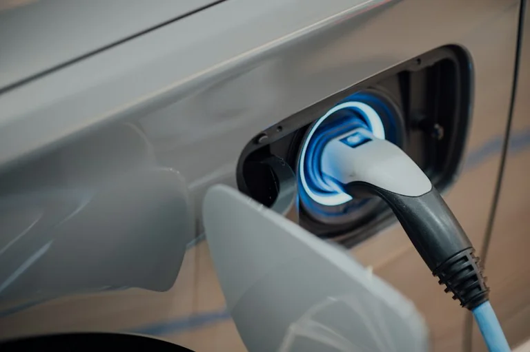 Marijampolė ieško operatorių elektromobilių įkrovimo stotelėms