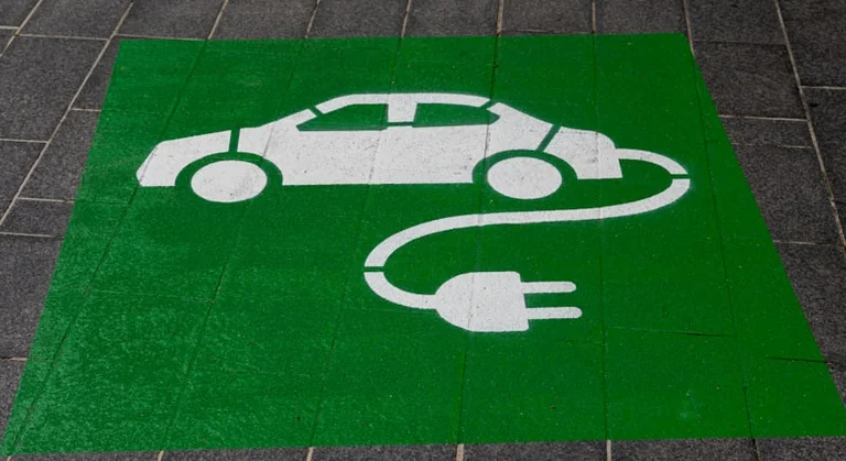 Marijampolė ieško operatorių elektromobilių įkrovimo stotelėms