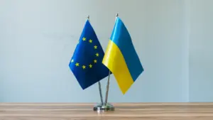 Europos Sąjungos ir Ukrainos vėliavos simbolizuoja stiprėjančią Pagėgių ir Zbaražo bendruomenių partnerystę.