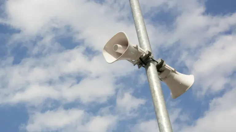 Visagine skambės sirenos: ką reikš pranešimas telefone