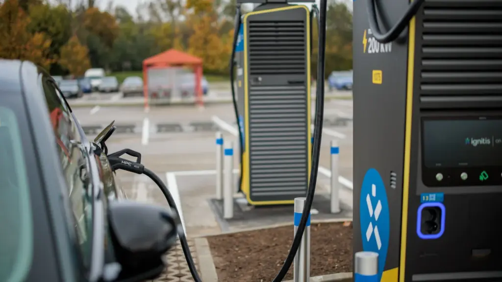Elektromobilį naktį įkrauti pigiau gali padėti lankstus grafikas