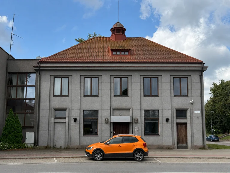 Utenos centre parduodamas buvęs bankas: kam jis galėtų virsti?